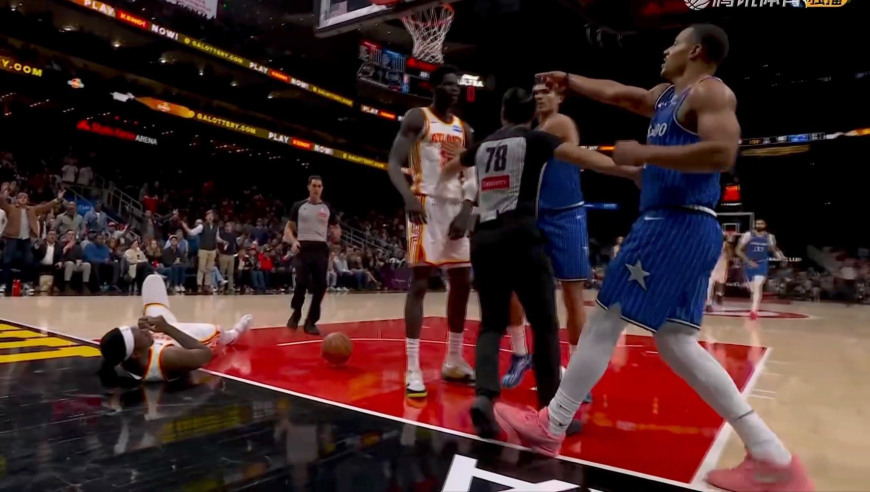 贝恩废人动作完整回顾：空中拉倒对手还用球砸  恶意+1T被驱逐出场