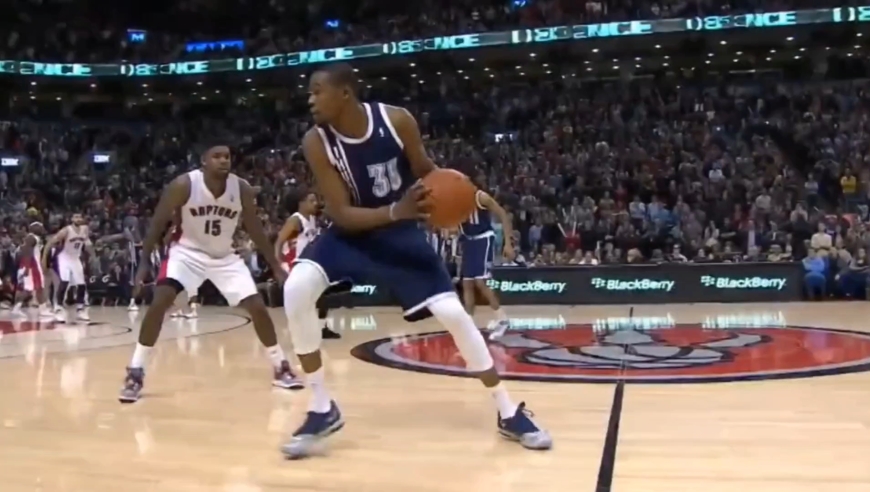 死神镰刀!杜兰特对阵猛龙51分12篮板7助攻