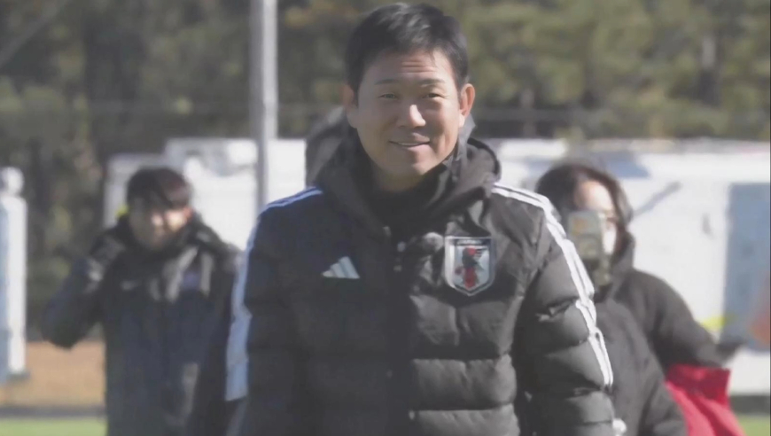 谁给的勇气？日本男足主帅上综艺节目罚点球、誓言世界杯夺冠