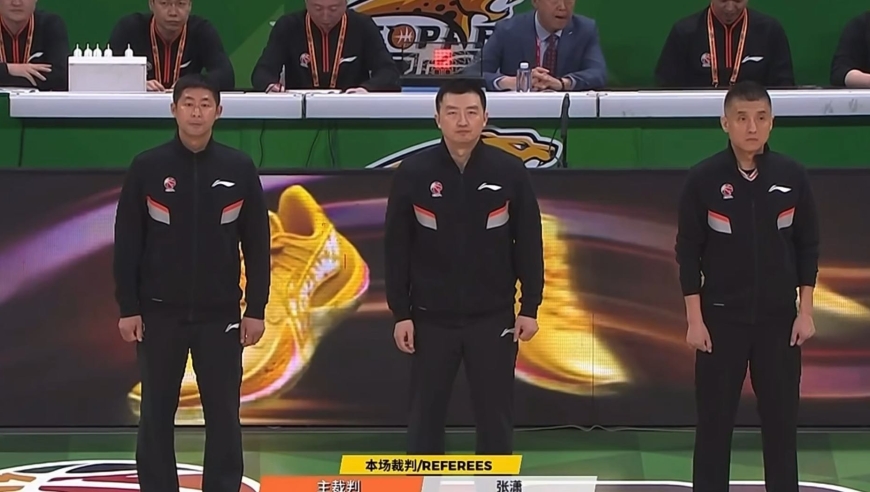 CBA裁判又闹乌龙，球员罚篮得分被取消球权也没了