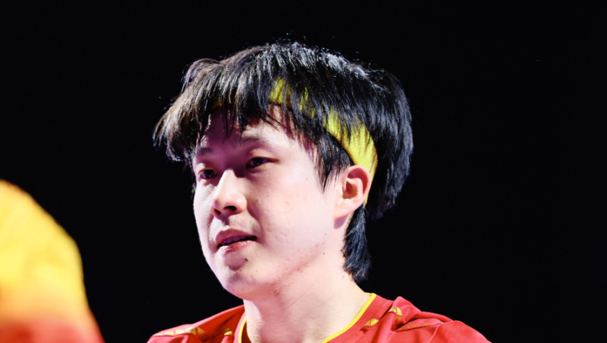张本智和夺冠怒吼打脸国乒！官媒犀利点评：男队缺“狼性”，靠王楚钦一人走不远​​