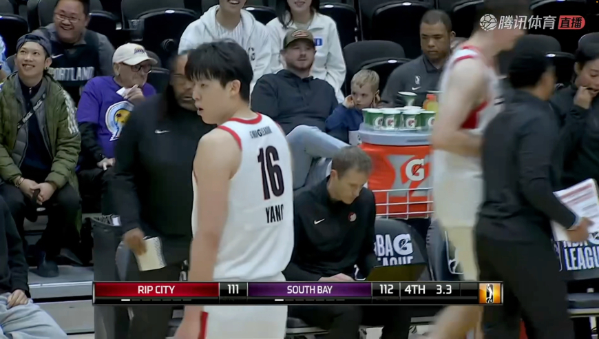 神剧情！杨瀚森关键时刻连中两记三分 硬生生打回悬念