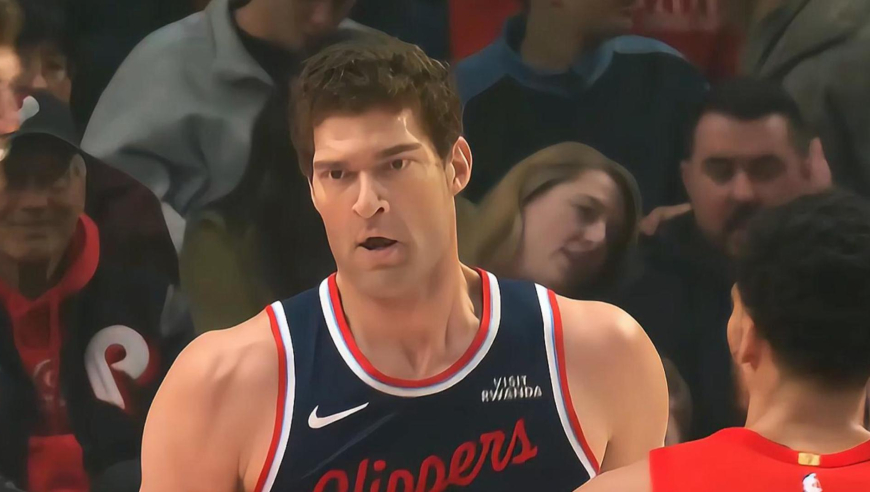 夸张！大洛佩兹两记三分+两罚包揽快船开场全部8分对轰开拓者全队