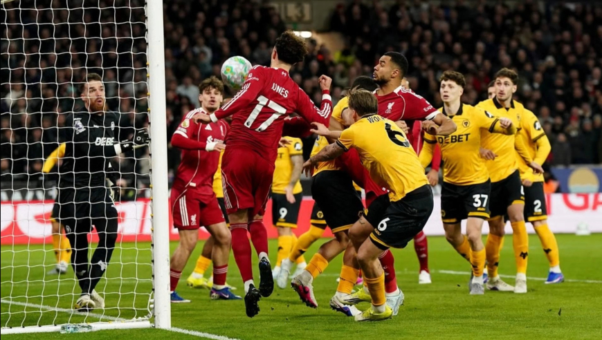 大爆冷！萨拉赫破球荒 利物浦补时惨遭读秒绝杀 主场球迷都沸腾了