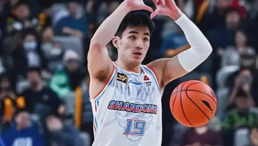 京鲁战揪出最大混子！全场0分+生死时刻2失误，球迷：居然是昔日国手