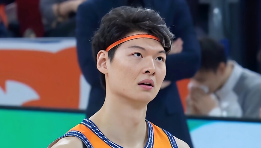 上海男篮99-77大胜广厦，终结对手8连胜，王哲林11+7，上海有实力争冠！