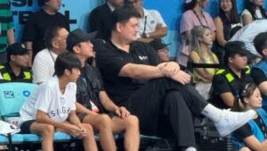姚明&邓超观战AUBL决赛 两位NBA老板蔡崇信&何猷君也来到了现场