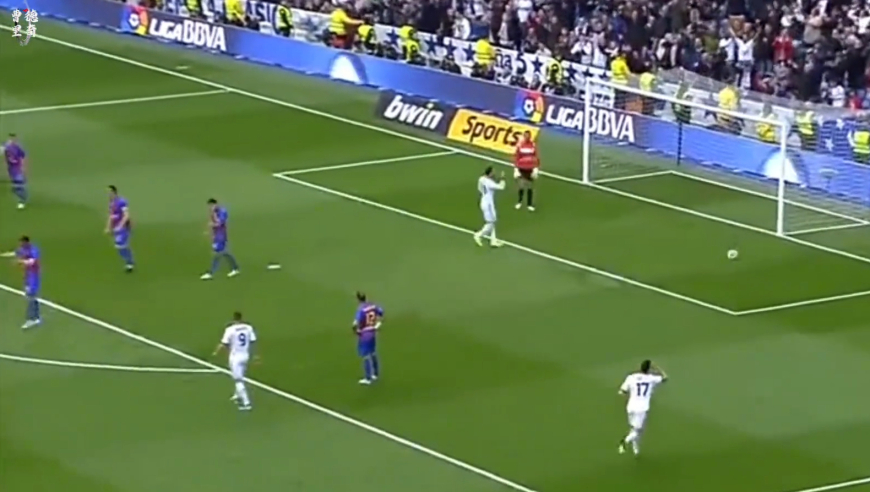 体坛记忆｜足坛十大长传助攻，开了天眼的视野，指哪打哪的脚法