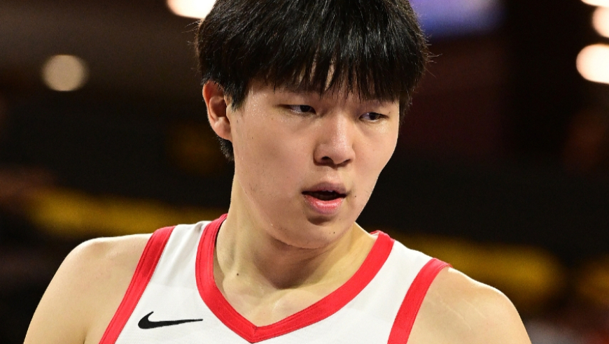 杨瀚森战南湾湖人15+9集锦：单臂暴扣举火烧天 连送血帽擎天一柱