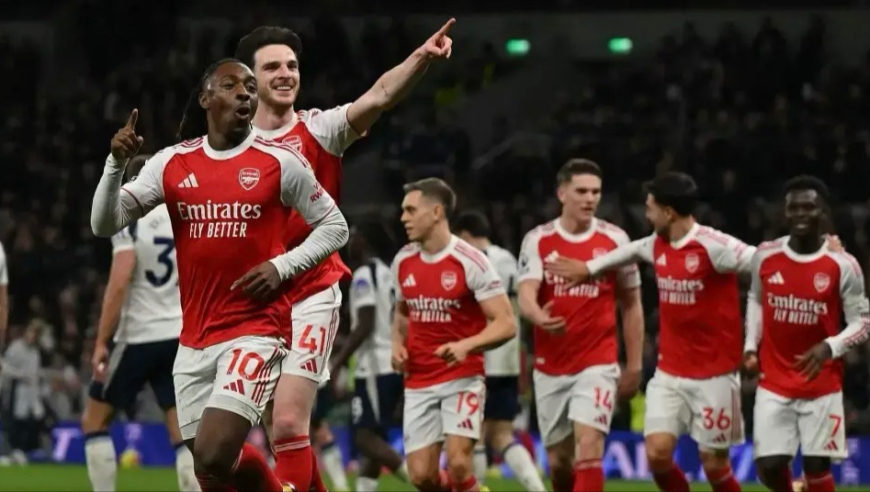 英超焦点战：热刺1-4阿森纳遭赛季双杀 哲凯赖什、埃泽均梅开二度