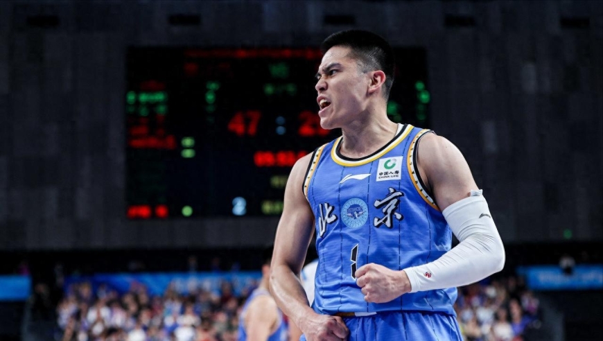 顶薪水货！周琦替补场均1.8分，赵睿没他工资高，不如33岁李慕豪