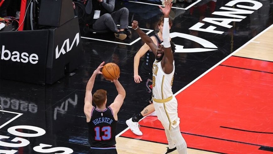 凯尔特人：赫尔特绝杀三分助公牛胜出