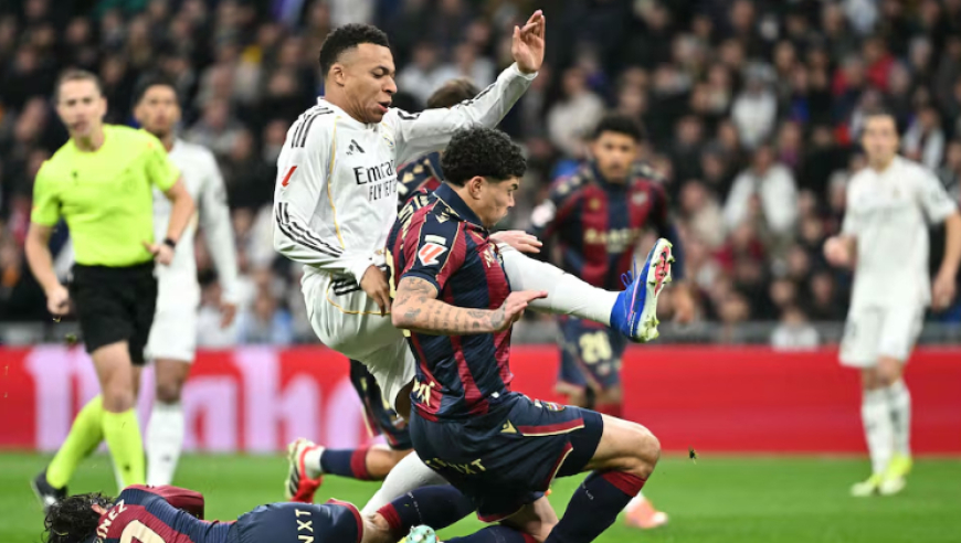 西甲：皇马2-0夺新帅首胜+联赛4连胜 姆巴佩点射中卫破门