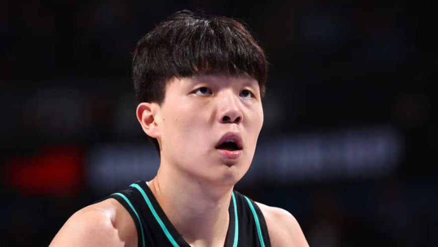 早就该上了！杨瀚森登场全场欢呼 篮下勾手+造杀伤连续得分