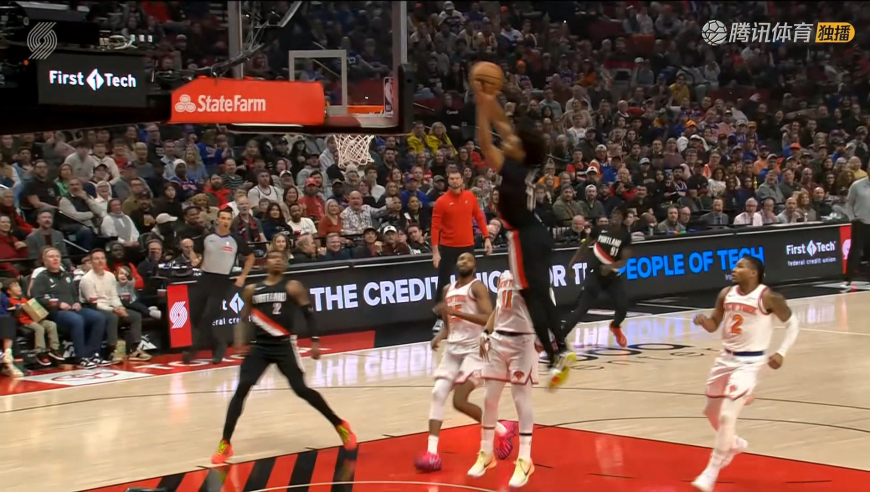 表演时间！夏普连续得分送逆天弹跳空接飞扣 布伦森望球兴叹