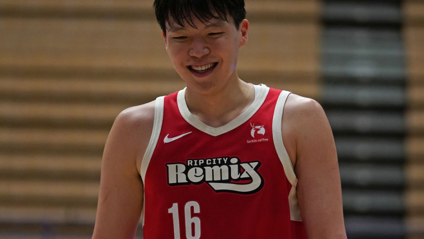 杨瀚森11中8砍18+10+4！暴扣+关键篮板 进神仙三分可惜超时