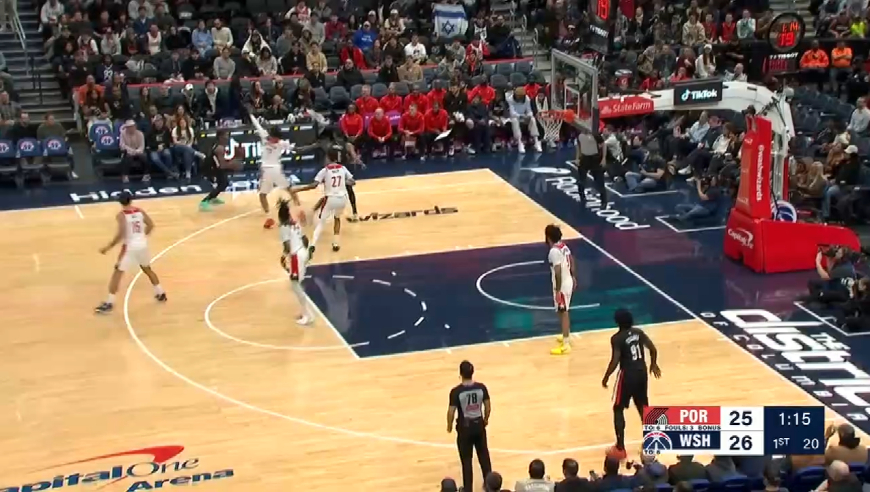 杨瀚森这球太帅了！秀得奇才众人找不着北，开拓者全队沸腾