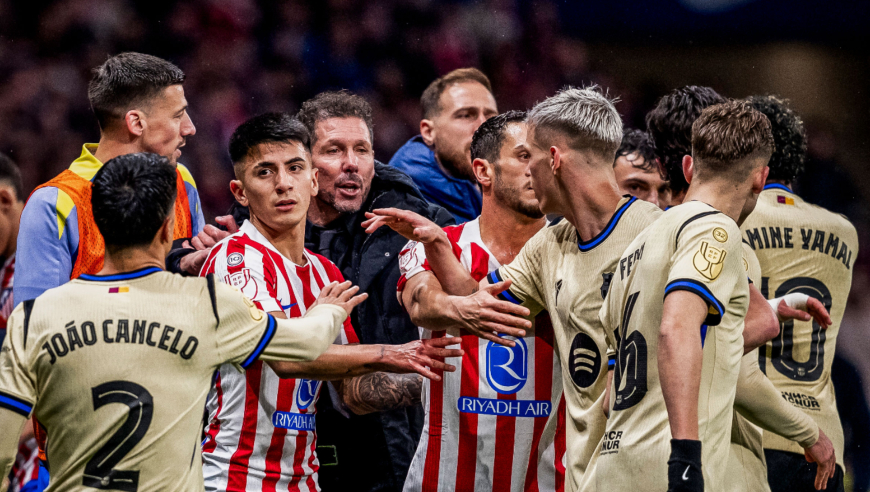 战马竞两次离谱吹罚巴萨准备申诉，小西蒙尼飞踹疑逃红+越位有问题