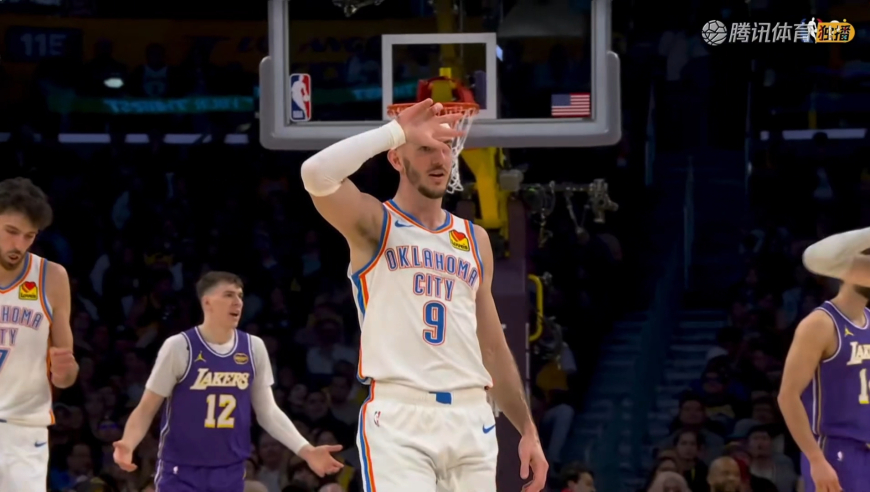 湖二崩？詹姆斯里夫斯突然断电 雷霆轰出14-0攻击波拉开分差