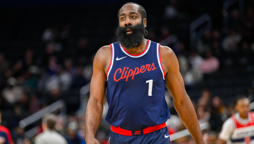 莱昂纳德错失绝杀！哈登空砍29+7+8 关键三分险助快船翻盘