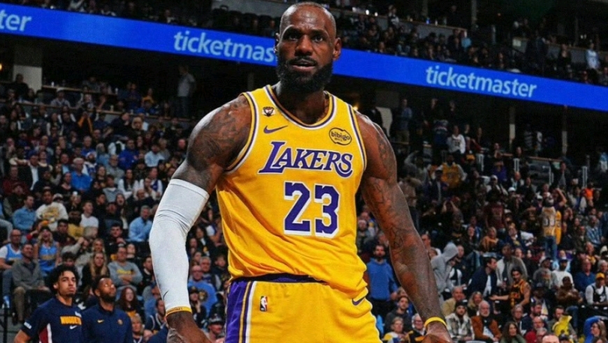 41岁照样主宰比赛！詹姆斯28分10板12助爆揍独行侠集锦，全场彻底沸腾