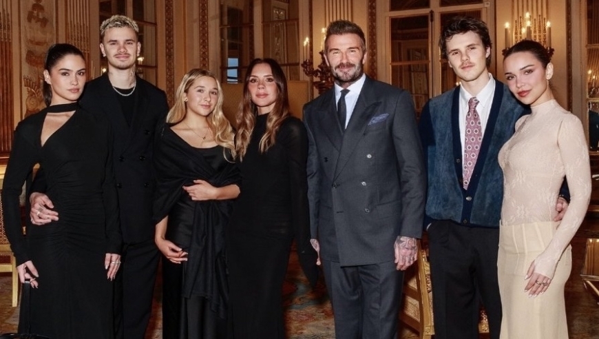 父子决裂后，贝克汉姆一家集体亮相！拍全家福：俩弟弟携女友打脸大哥