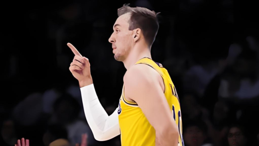 湖人捡到宝了！肯纳德vs独行侠9分3助攻集锦：稳定三分还送妙传