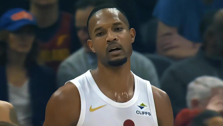 比祖巴茨强一个档次！骑士开场三分三连铁 莫布利接球打2+1止血