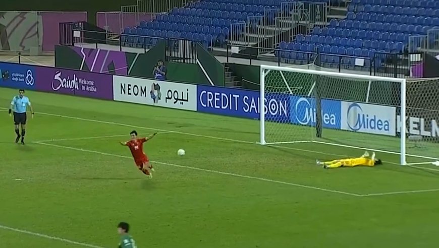 悲催！点球战韩国U23门将死扑一边被连灌6球，末轮下决心改方向结果越南也变向制胜