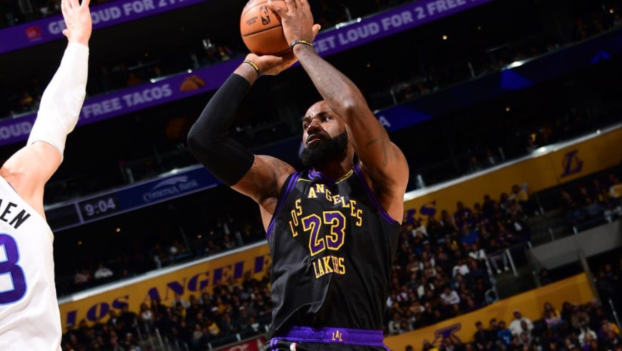 詹姆斯11分12助全收录：第23季首秀尽显高球商 升至三分榜第6位