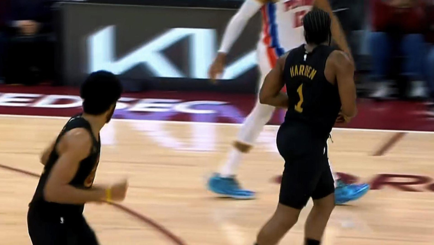 活塞也防不住！哈登强投三分+喂饼阿伦 莫布利也造犯规联手带飞骑士