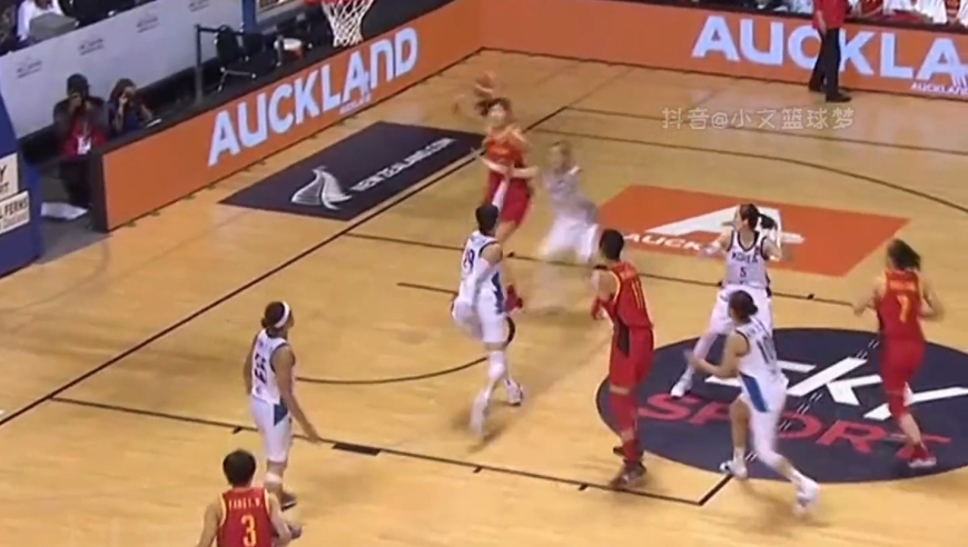 体坛记忆｜紧张到窒息，谁也没想到女篮这一幕出现了！