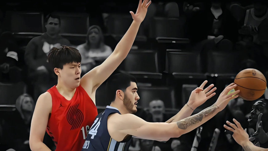 杨瀚森首发出场暴扣周志豪！小杨对他自己的表现应该也很满意吧