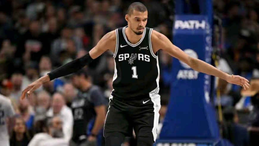 这咋玩？文班亚马开场8分钟狂砍25分全过程，完全是大人打小孩