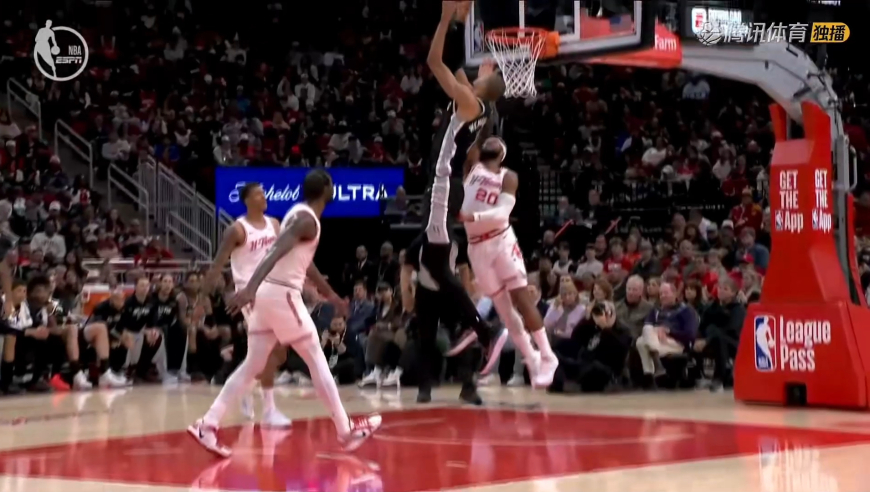 解说直呼没见过！文班亚马杀入内线接球翻身隔人背扣 解说惊呆了