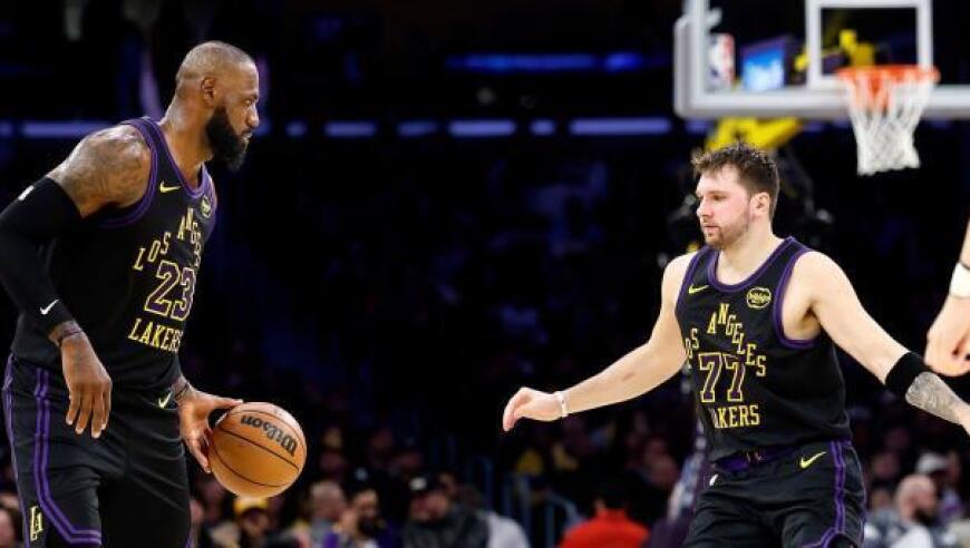 回击质疑！詹皇归来大秀妙传：三巨头合体真猛