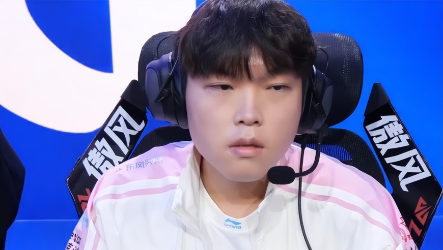 BLG击败WBG拿下首胜，Bin双眼皮太抢眼，Viper赛后感谢妈妈