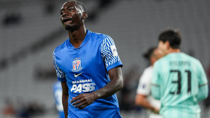 申花得势不得分，短时间三度围攻神户，路易斯失良机阿苏埃中框