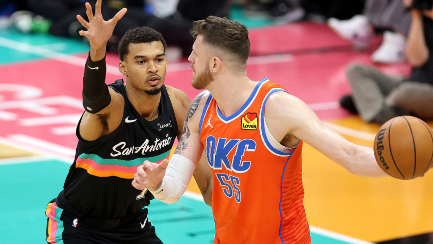 暴打联盟第一！文班+卡斯尔连中三分 马刺末节轰16-4碾压雷霆全过程