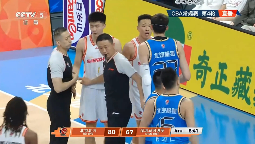 火药味！张才仁一把打到贺希宁嘴角引后者不满 周琦迅速上前拉架