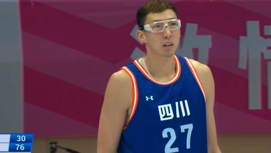 降维打击！周琦24分18板，四川全运男篮大胜湖北