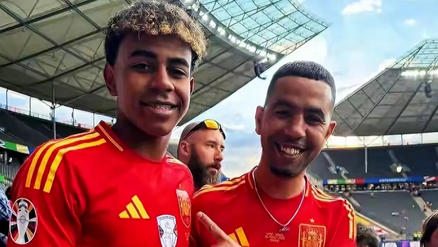 急于毁掉亚马尔的，除了他自己，还有他的父母