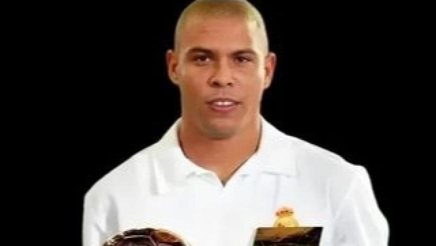 体坛记忆｜02年皇马vs阿拉维斯，大罗首秀12分钟内梅开二度，外星人降临伯纳乌