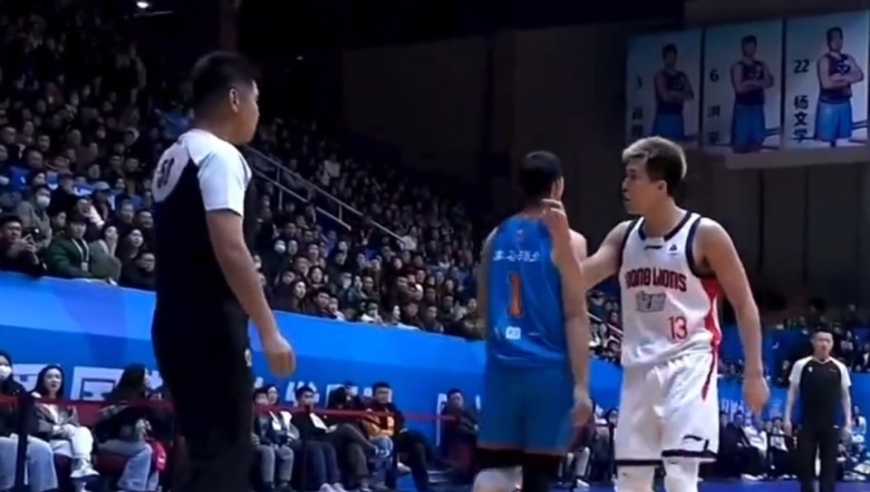 时隔325天复出！郭艾伦新赛季首秀16分5助攻 不满吹罚一度怒指裁判