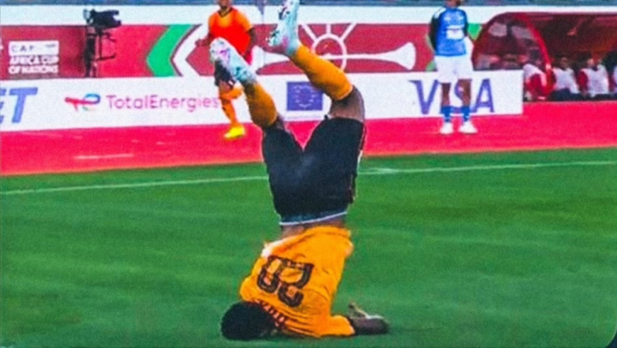太惊险！非洲杯球员破门空翻庆祝失败，脖子先着地幸好没受伤