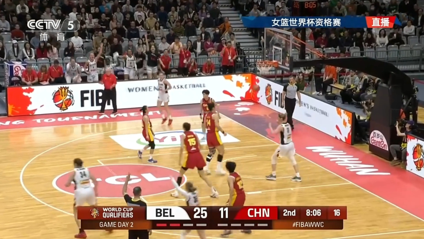 无计可施！中国女篮第二节面对对手进攻无法招架 被打7-0叫出暂停