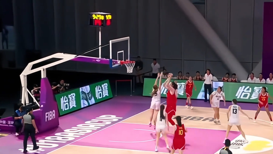 体坛记忆｜女版姚明张子宇实在太恐怖了，除了出色的进攻火力，篮球智商也是高