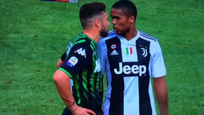 前巴西国脚冲对手吐口水被国家队除名｜体坛记忆