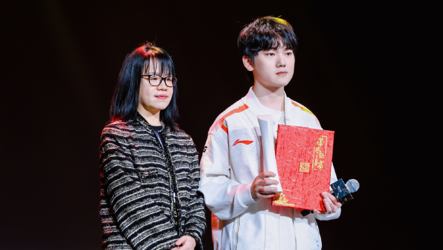 雷竞技资讯：TES被JDG零封小天谈AD差距大！要归队和哥哥拯救滔博