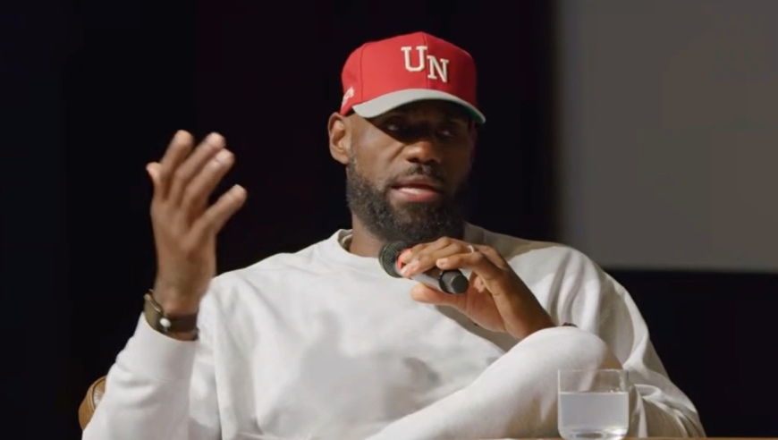 詹姆斯：我是单亲家庭妈妈每天都在拼 给她买带储藏室房子是动力